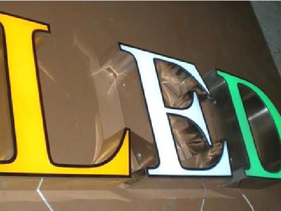 开化介绍LED招牌的基础知识。